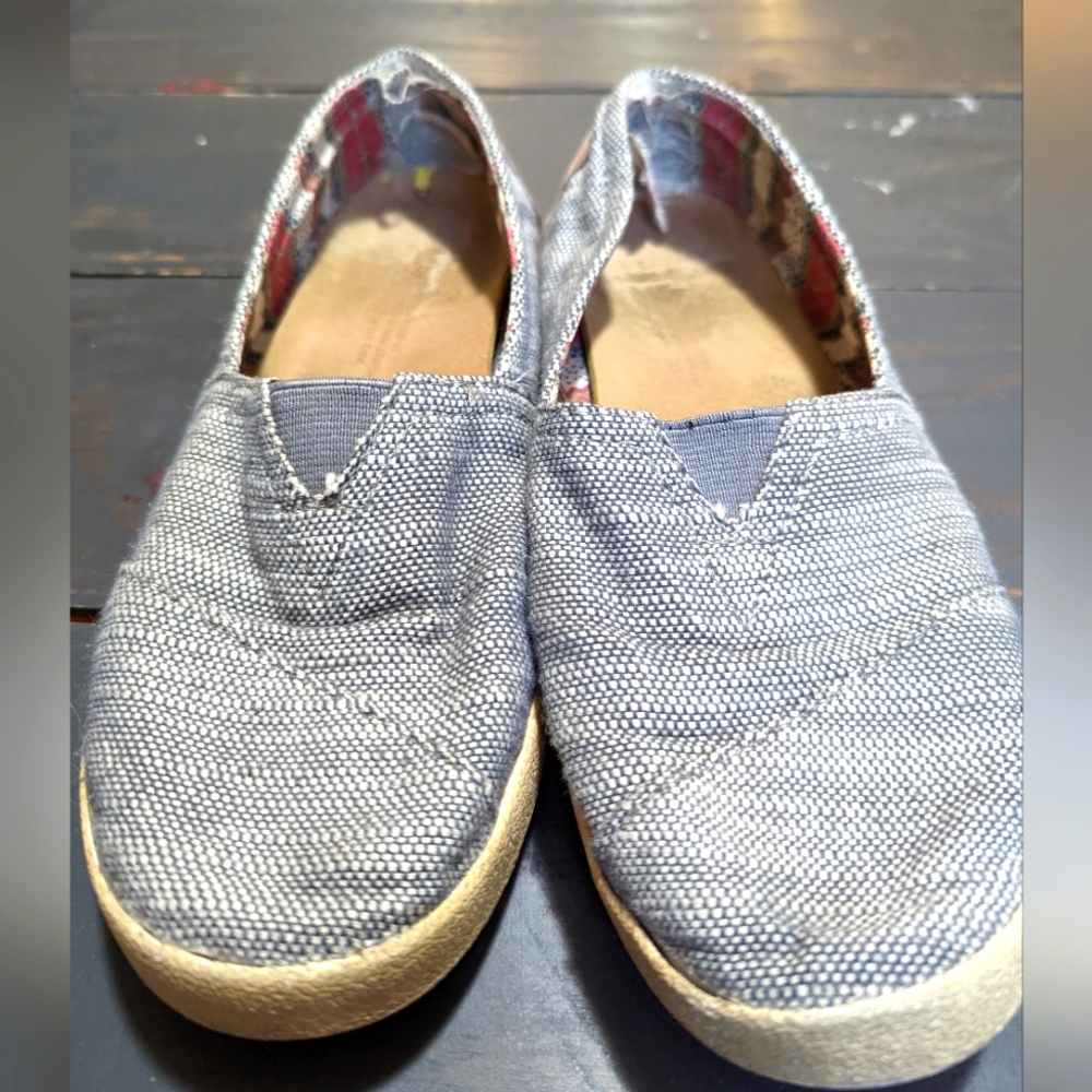 TOMS Gray slip ons - women's size 6